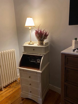 Escritorio antiguo de madera decapada