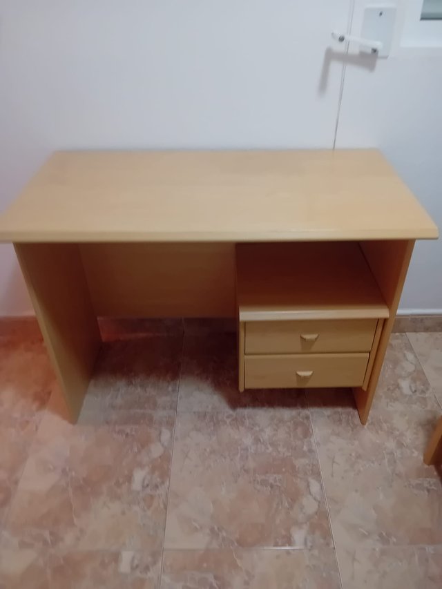 MESA DE ESTUDIO COMO NUEVA 15€, CARTAGENA