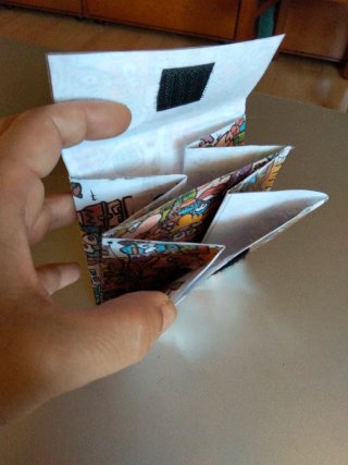 Cartera diseño muñequitos