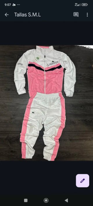 Abbigliamento sportivo nuovo con design accattivante