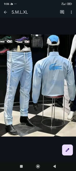 Abbigliamento sportivo nuovo con design accattivante