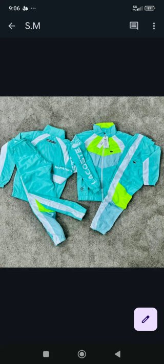 Abbigliamento sportivo nuovo con design accattivante