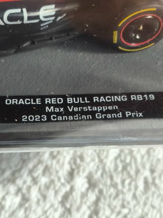 MINIATURA F1 ORACLE RED BULL RB19 1:43 + FASCÍCULO