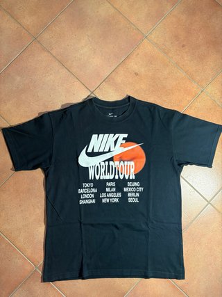 Camiseta Nike World Tour Negra Talla M