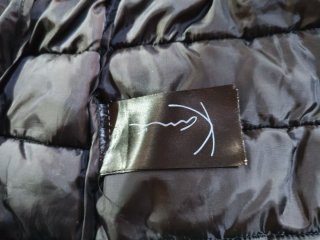 Plumas Karl Kani Negro Talla M