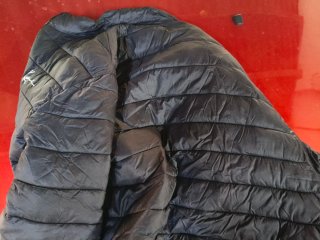Plumas Karl Kani Negro Talla M