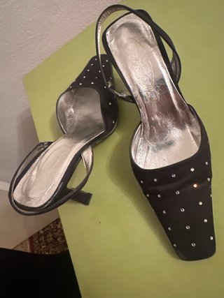 Zapatos de fiesta negros con pedrería