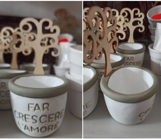 Porta piantine in ceramica con albero in legno