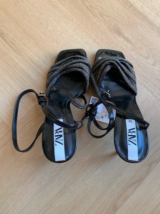 Sandalias de tacón Zara con brillos