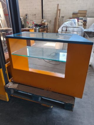 Mostrador con Vitrina de Exposición