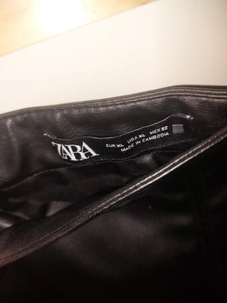 Falda Zara Negra polipiel Talla XL