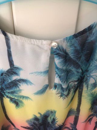 Camiseta H&M palmeras tropicales 8-9 años