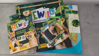 Caja de Cromos Yoga Dogs Yoga Cats Panini