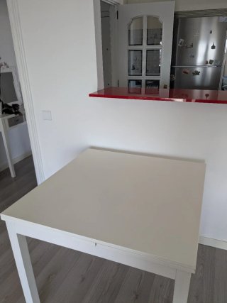 Mesa extensible blanca Ikea - Modelo Bjursta