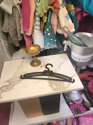 Lote 8 perchas Nancy para ropa de muñeca