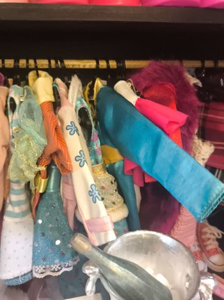 Lote 8 perchas Nancy para ropa de muñeca
