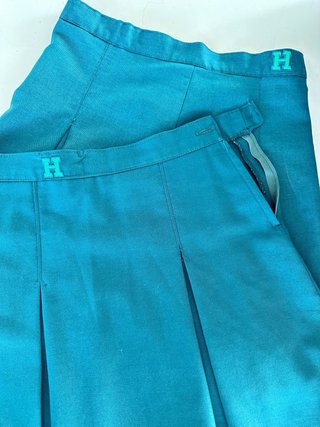Falda Humanitas talla 10 + regalo otra igual