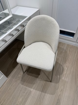 Silla SKLUM bouclé crema