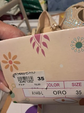Zapatos niña dorados con pedrería