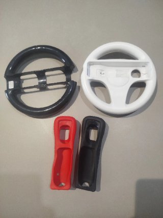 Accesorios Wii: 2 Volantes y 2 Fundas