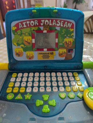 Ordenador infantil Aitor Jolasean