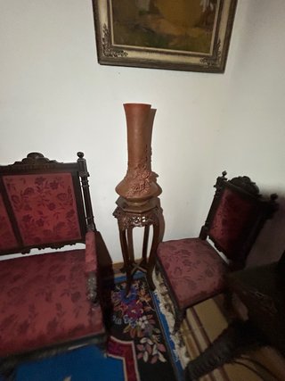 Sofá Antiguo de Madera y Tela y dos butacas .