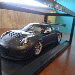 Porsche 911 GT3 R Minichamps 1/18