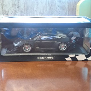 Porsche 911 GT3 R Minichamps 1/18