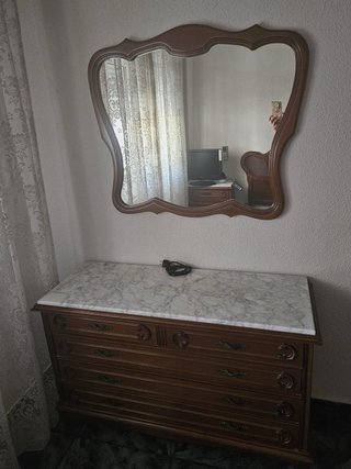 Cabecero de madera con ratán