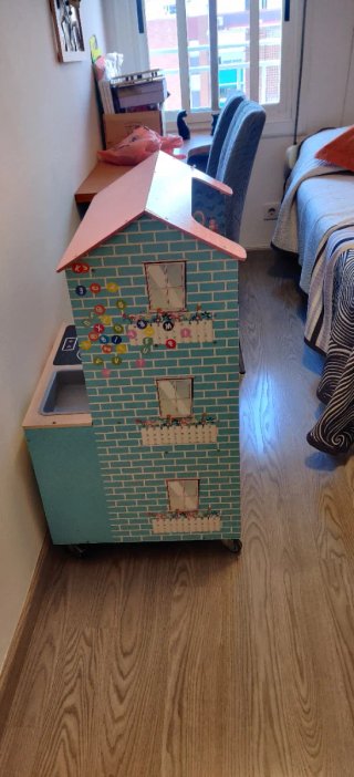 Casa de muñecas amueblada