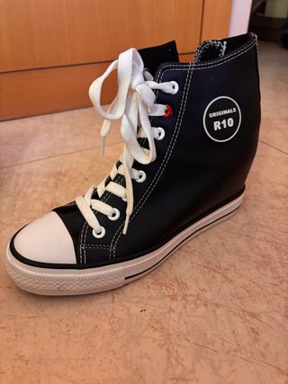 Zapatos estilo Converse con cuña
