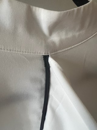 Blusa blanca con volantes