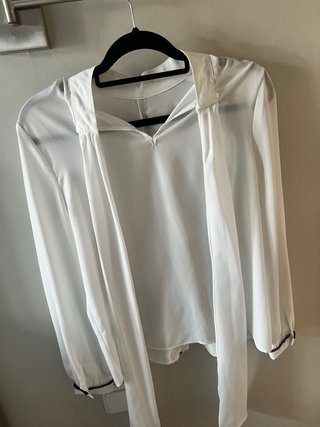 Blusa blanca con volantes