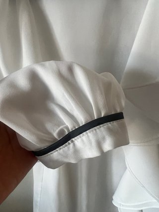 Blusa blanca con volantes