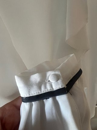 Blusa blanca con volantes