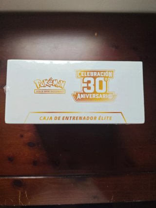 Caja Entrenador Élite Pokémon 30 Aniversario