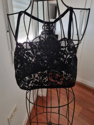 Top Lencero de Encaje Negro