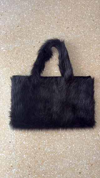 Bolso de pelo negro hecho a mano