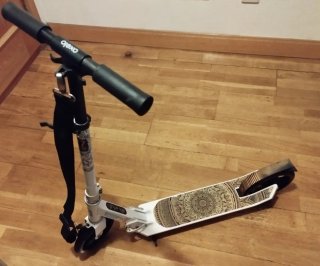 Patinete Oxelo blanco con diseño