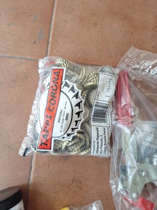 Material de un kit para elaborar  cerveza casera