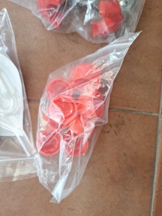 Material de un kit para elaborar  cerveza casera
