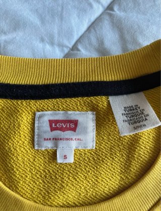 Sudadera Levi's amarilla y negra Talla M