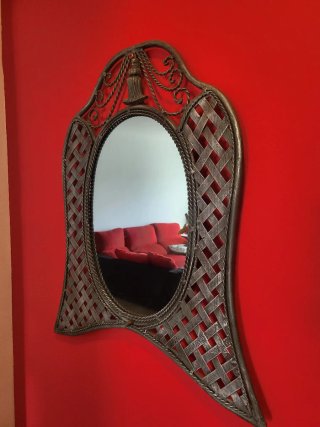 Mueble recibidor hierro forjado con mimbre
