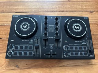 Controladora Pioneer DDJ-200