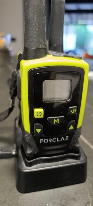 Walkie-talkie Forclaz Amarillo y Negro