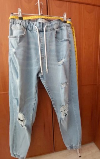 Tejano Bershka Talla M con medidas en las fotos