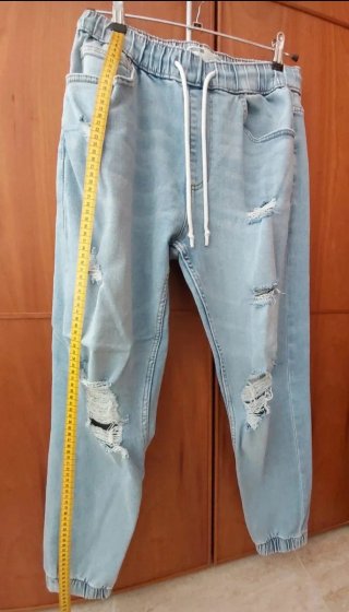 Tejano Bershka Talla M con medidas en las fotos