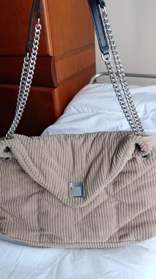 Bolso Beige Corduroy Cadena Plata Parfois