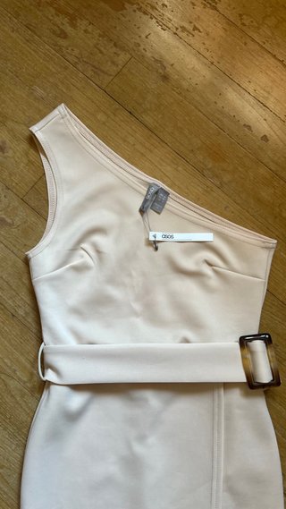 Vestido ASOS asimétrico beige
