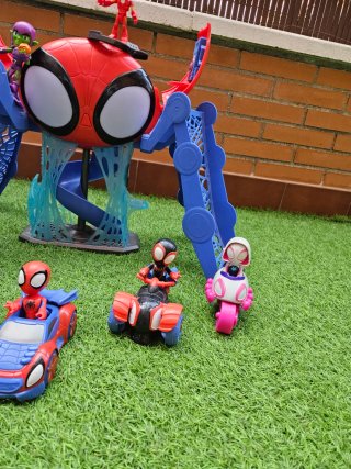 Base Spidey y Sus Amigos con Figuras